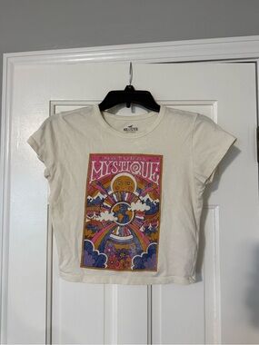 Hollister Cream Crop Tee with Multicolor 'Natural Mystique' Graphic